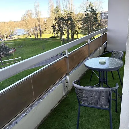 Jolie Boheme Avec Terrasse Et Vue Sur Le Bellerive-sur-Allier